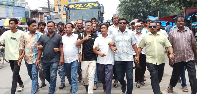 আদমদীঘিতে যুবদলের বিক্ষোভ ও প্রতিবাদ মিছিল