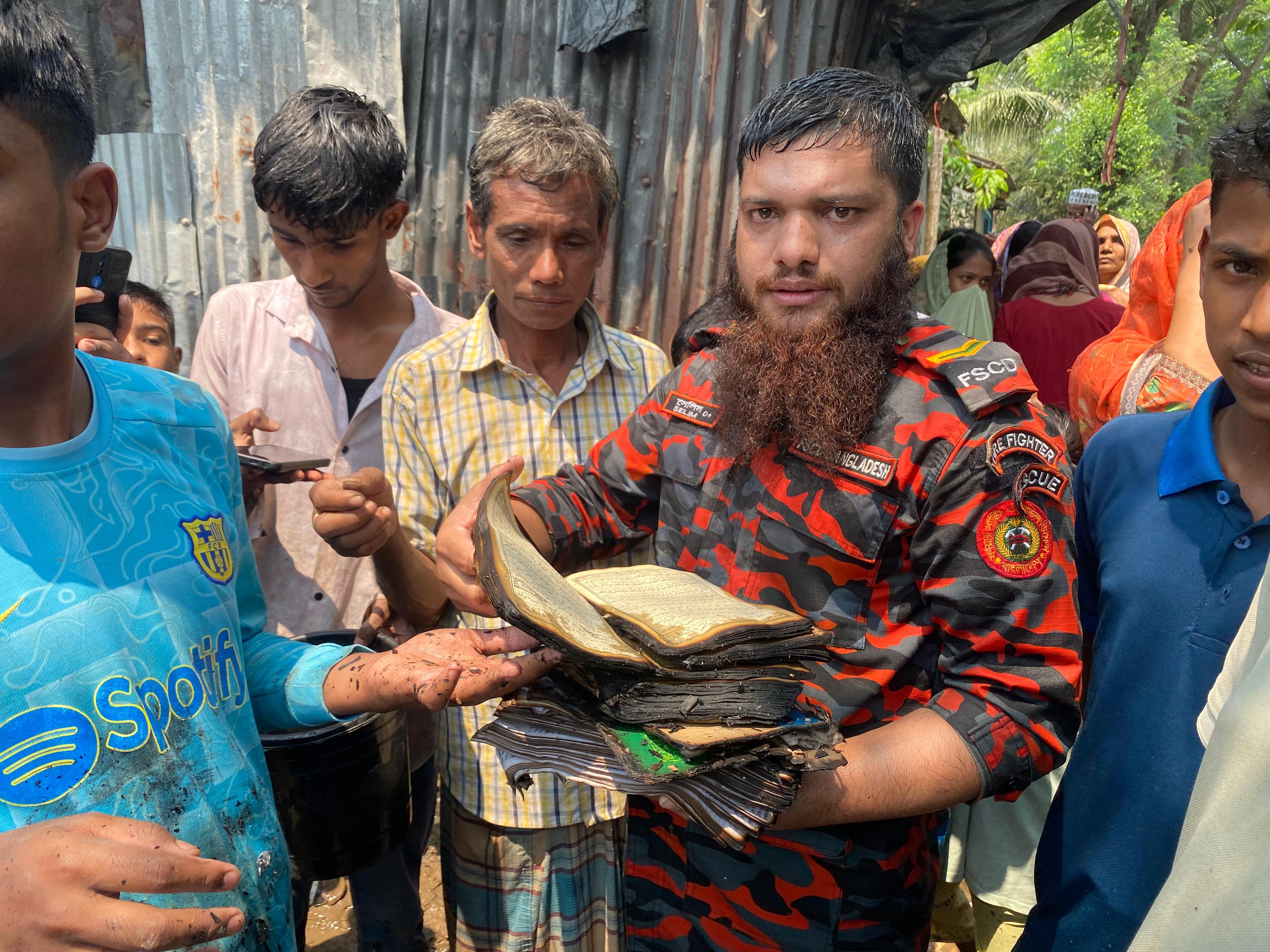আনোয়ারায় আগুনে পুড়ল চার বসতঘর, অক্ষত পবিত্র কোরআন