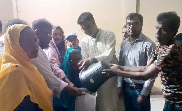 সান্তাহার ইউনিয়নে ১৫০৫ জনের মাঝে ভিজিএফ’র চাল বিতরণ