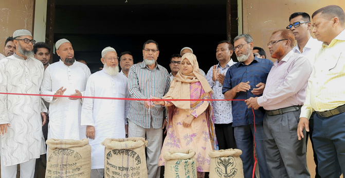 আদমদীঘিতে অভ্যন্তরীণ বোরা সংগ্রহ উদ্বোধন করলেন. এমপি মহিত তালুকদার